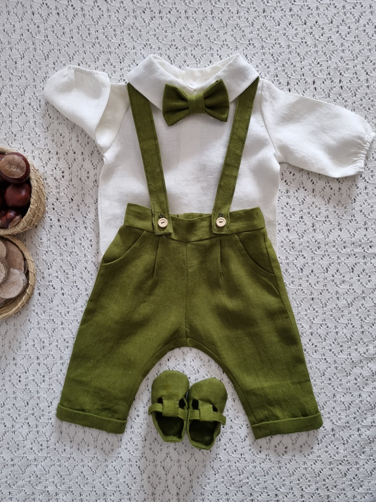 Costum botez din in, - GRADINA CU COCONI SRL