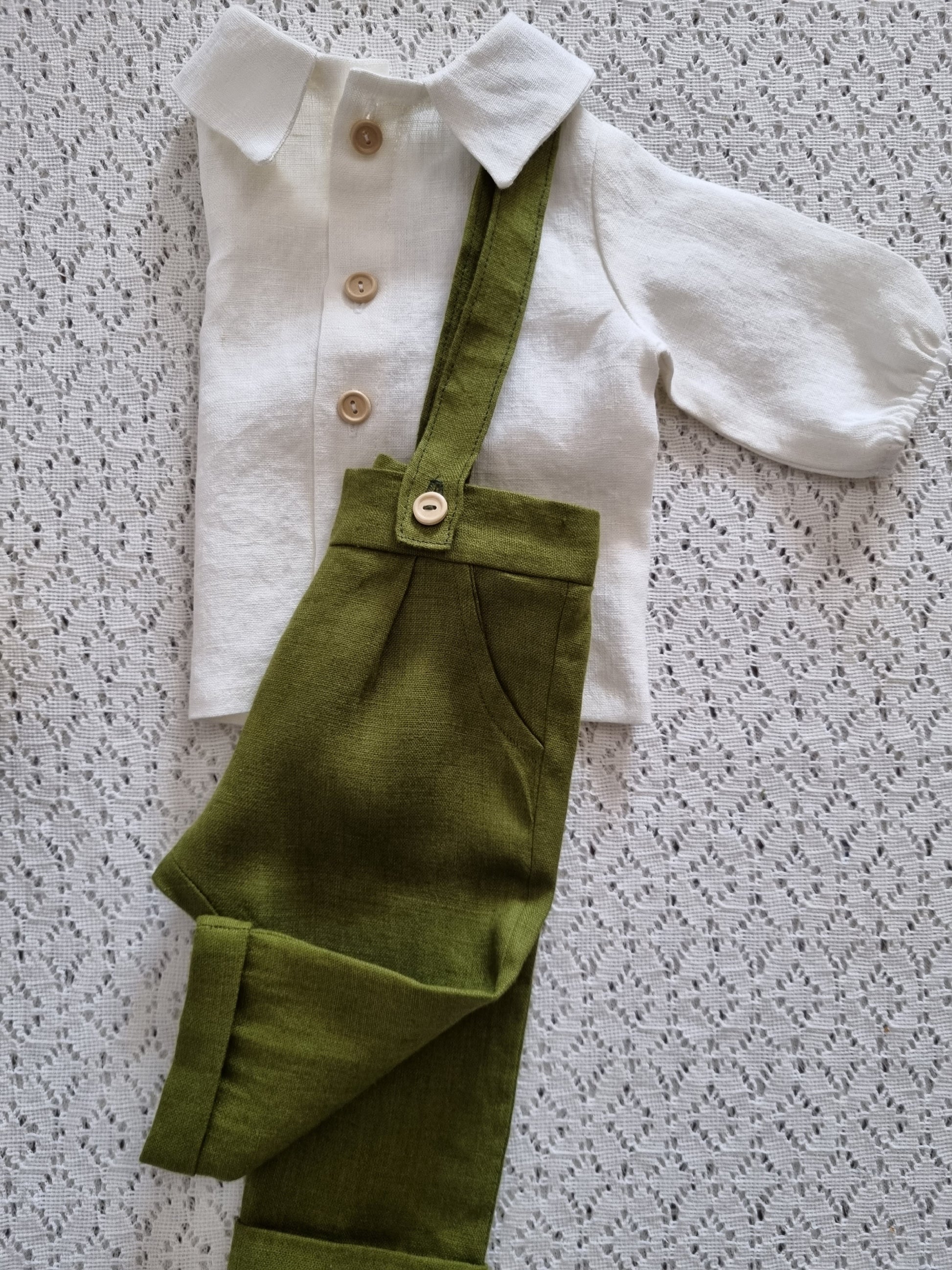 Costum botez din in, - GRADINA CU COCONI SRL
