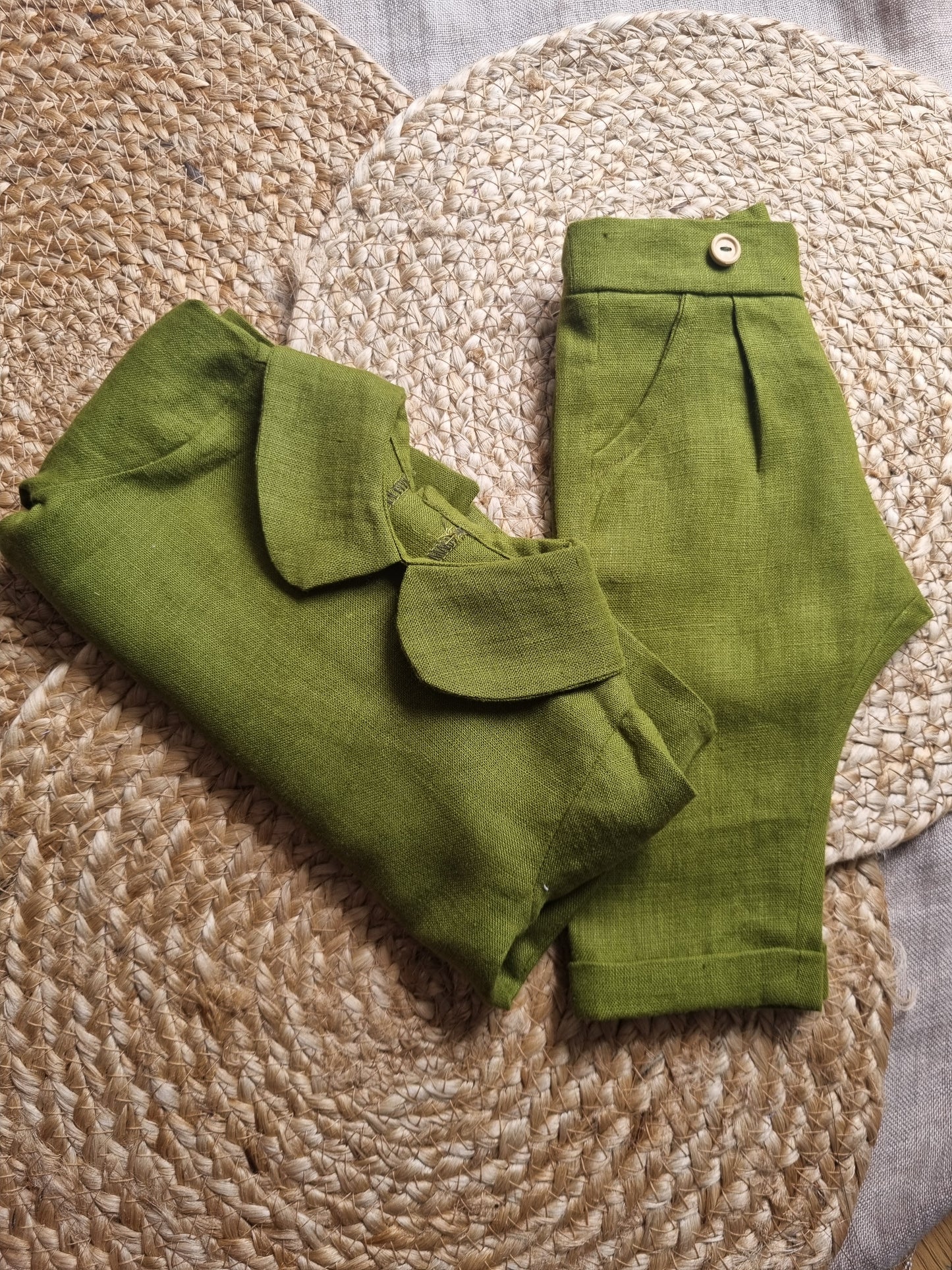 Camasuta din in prespalat, cu guler Peter Pan, culoare Verde Olive - GRADINA CU COCONI SRL