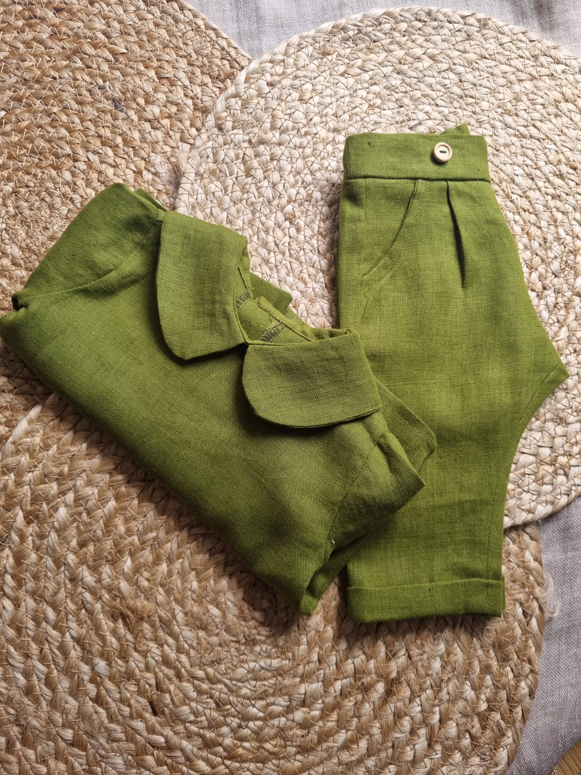 Camasuta din in prespalat, cu guler Peter Pan, culoare Verde Olive - GRADINA CU COCONI SRL